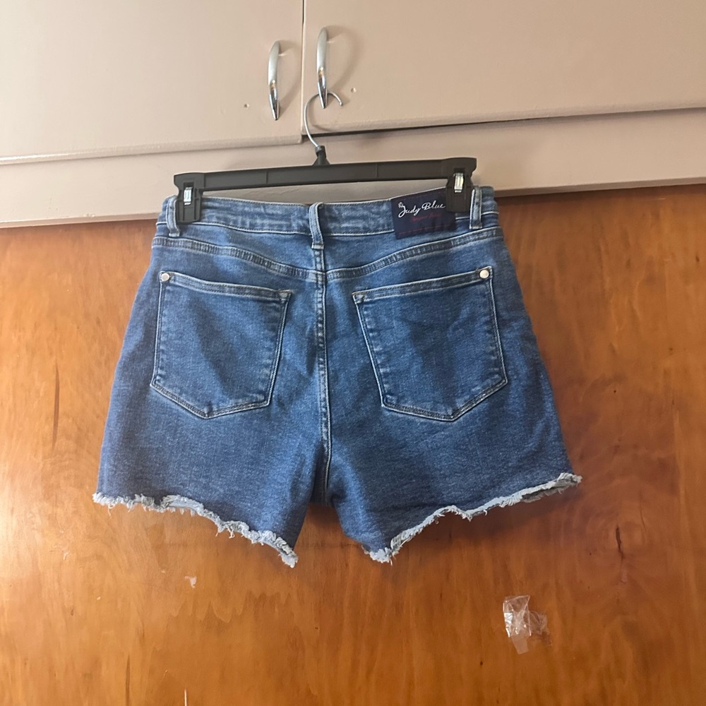 Judy Blue Dark Blue Denim Star-Side Frayed Hem Shorts - Picture 4 of 5
